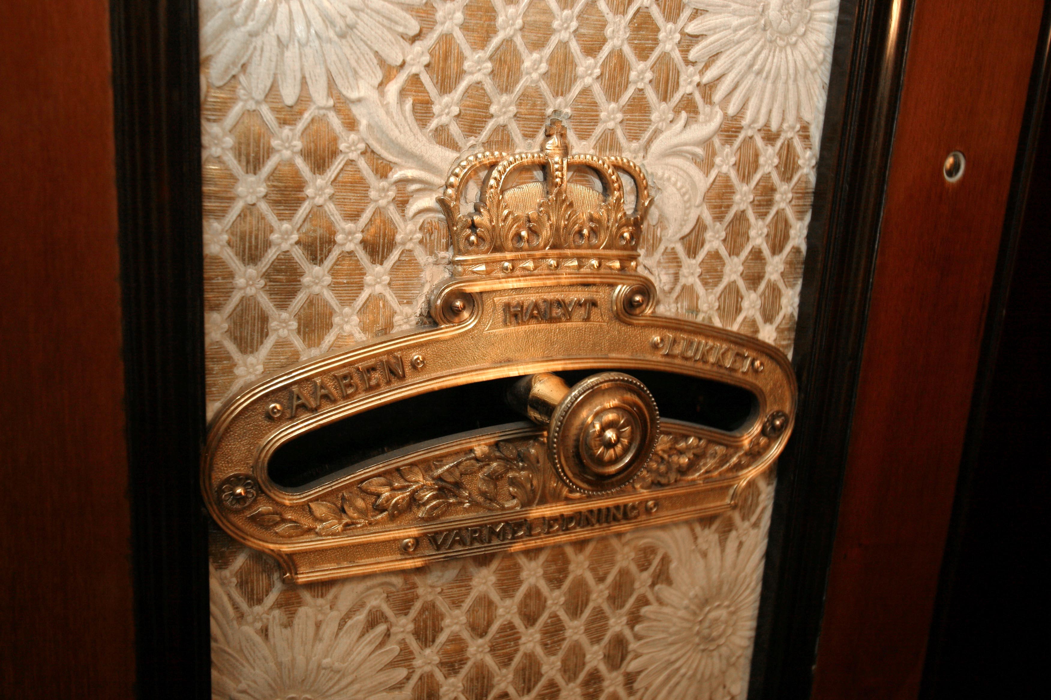 Detail photograph from the royal carriage S 8 from 1900