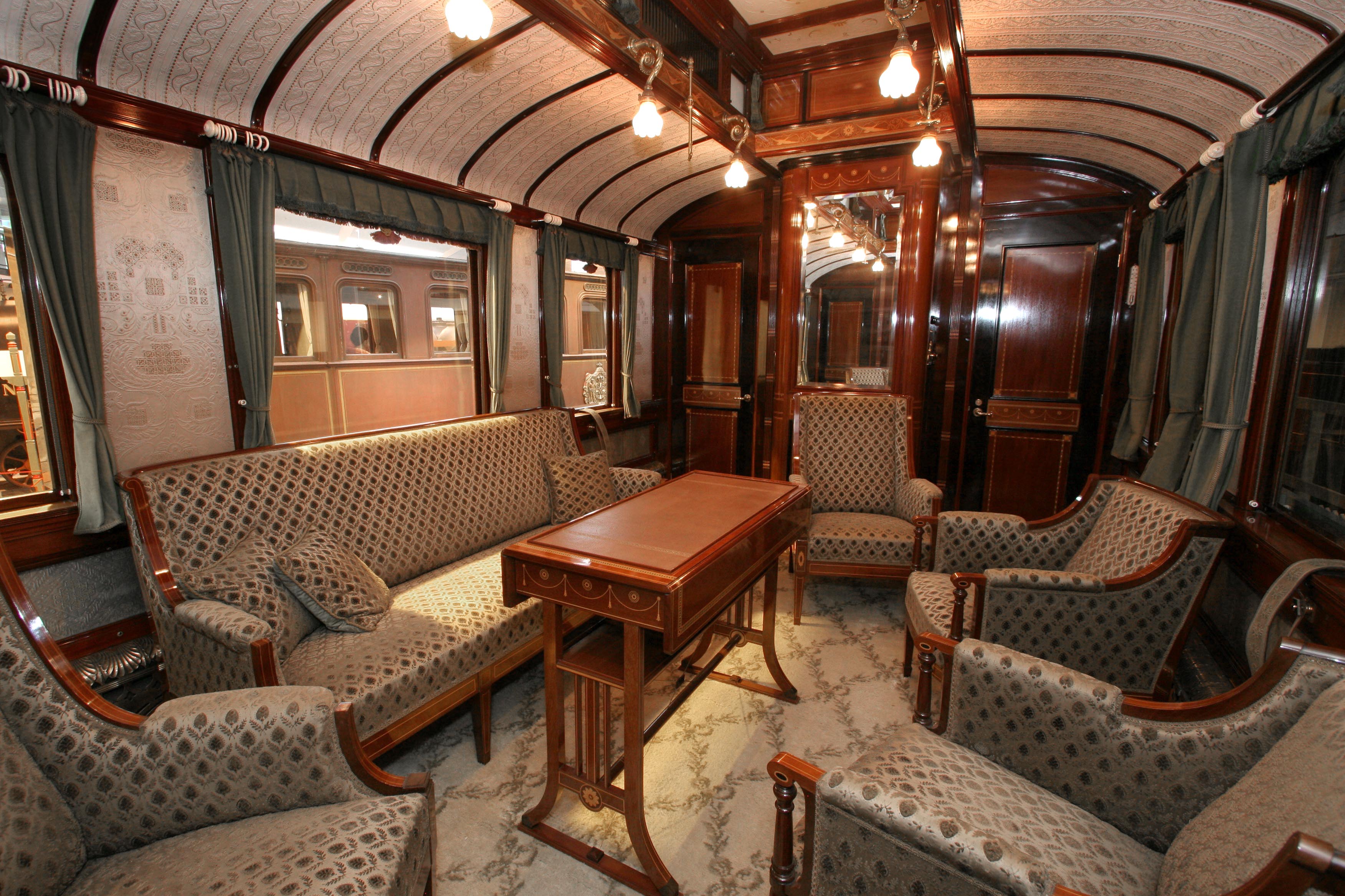 Interiør i kongevognen S 8 fra 1900