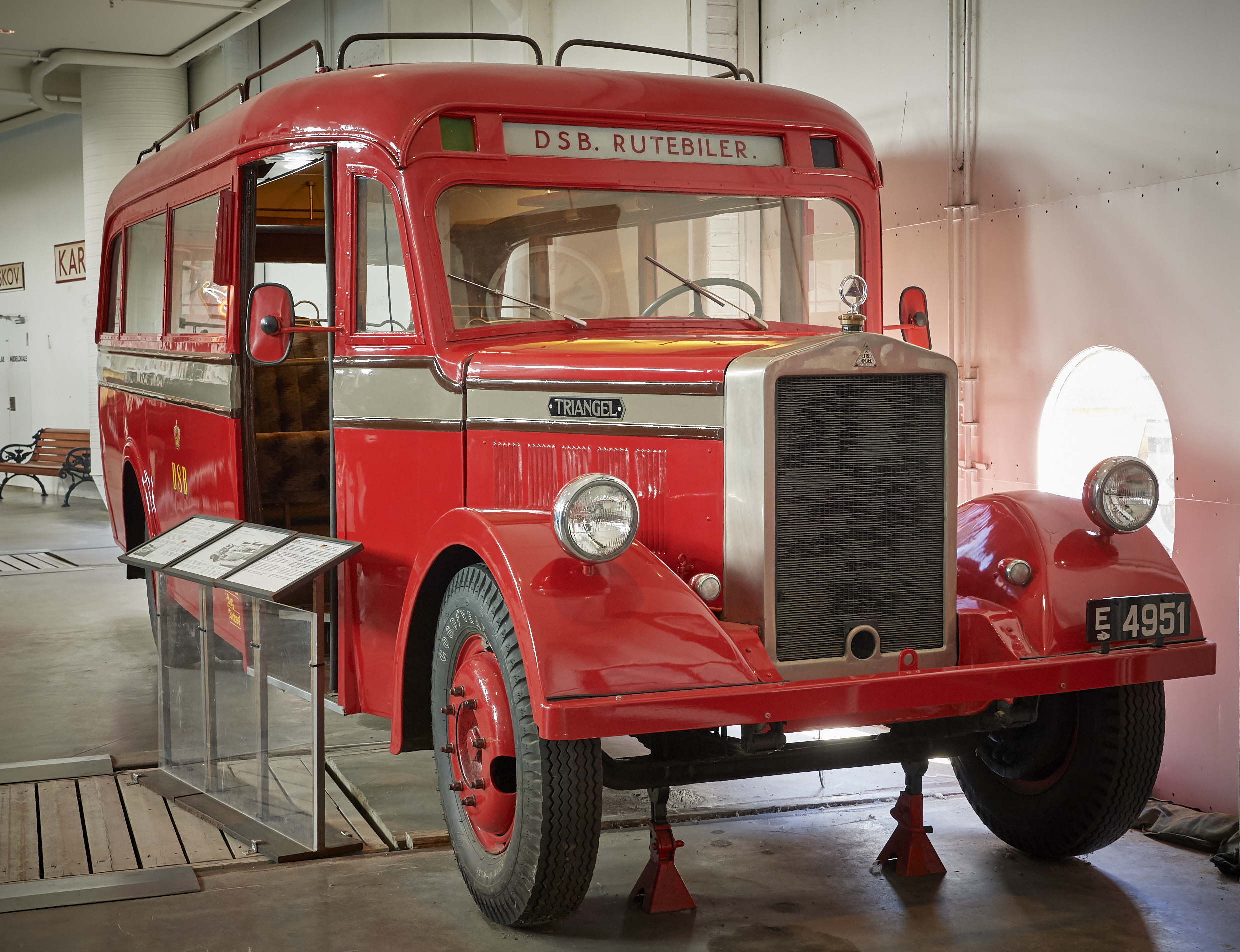 DSB 215, Triangel fra 1935, som kan ses i remisen ved spor 8.