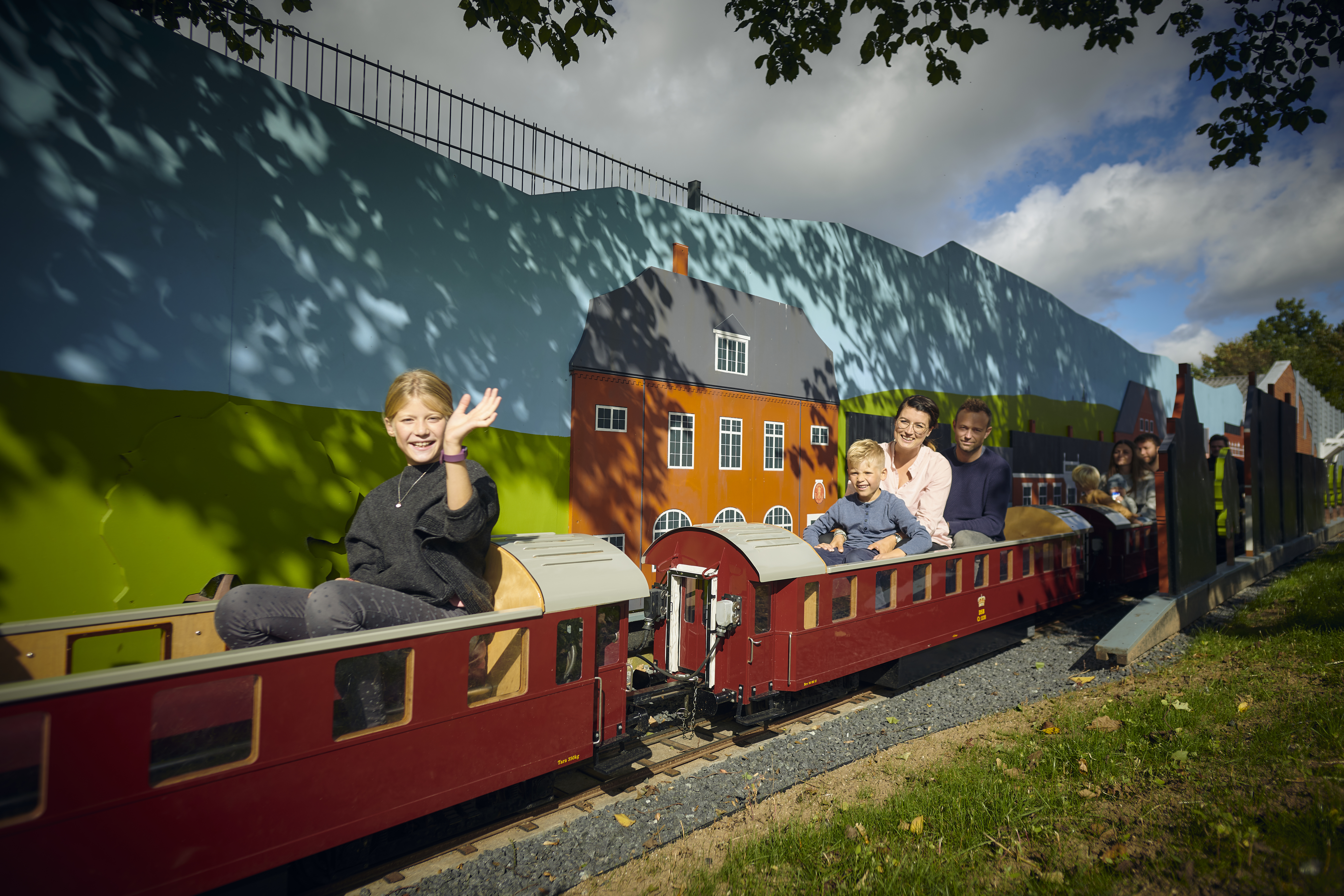 Turen går også forbi en stationsby.