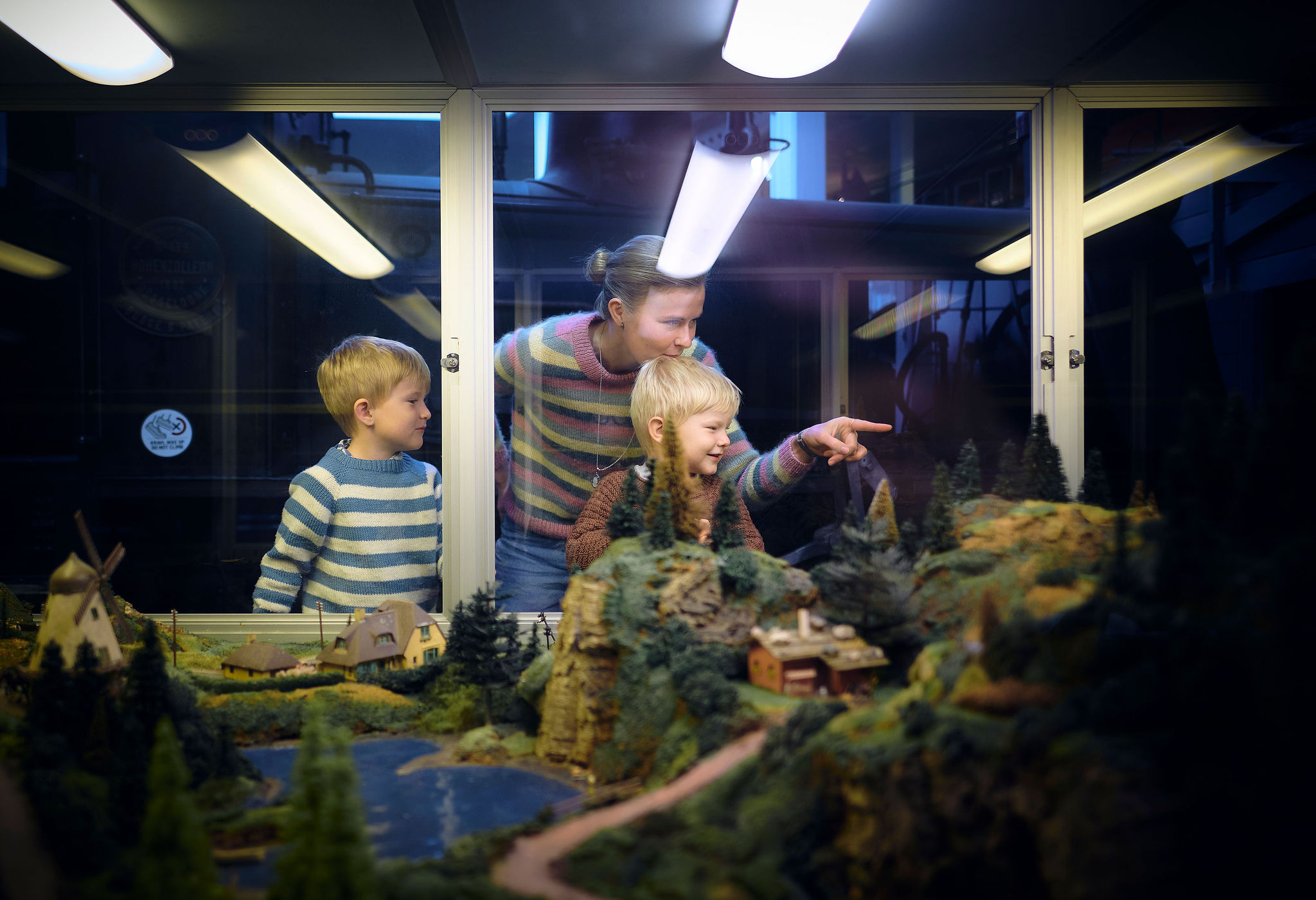 Tryk på knappen og få toget til at køre på modelbanen