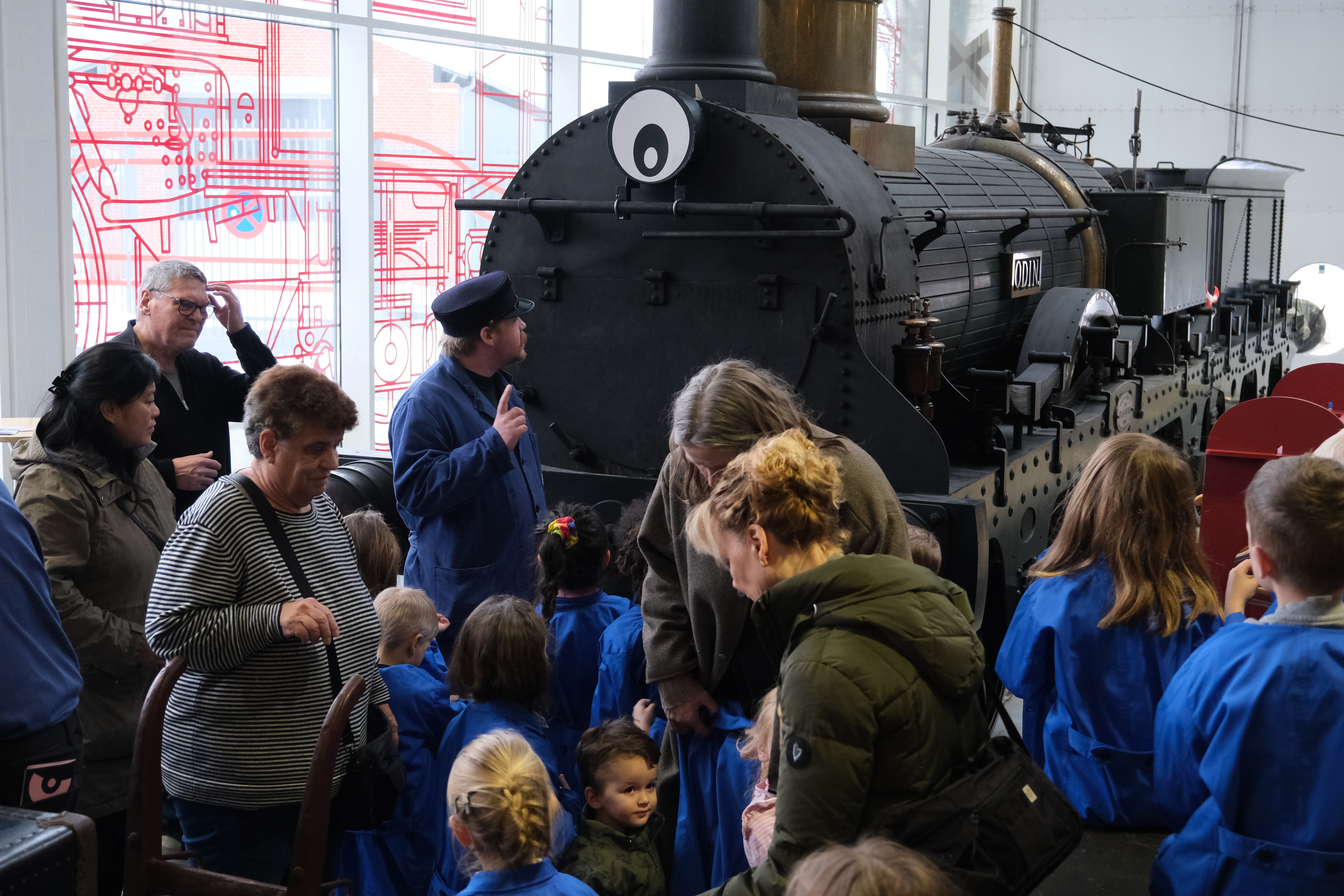 Lokomotivmester Busse har altid overblikket og holder styr på Koblingerne